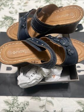 Navy Floral-Accent Wedge Mules